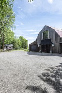 A Canadian Home: Enjoying the Day in an Open Space