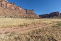 Canyonlands, Utah: Clear Sky Over the Majestic Mountains