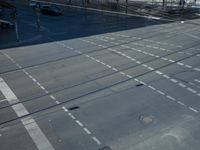 cars and buses on the street and in front of a pedestrian walkway near a green pedestrian bridge