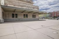 Classic Architecture in the Heart of the City: A Stunning Plaza