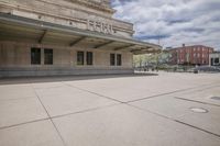 Classic Architecture in the Heart of the City: A Stunning Plaza