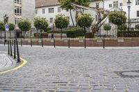 some people walking along some nice walkways in a cityscape that is full of buildings