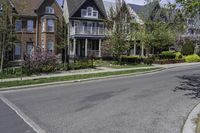 Classic Residential Architecture in Toronto, Canada (002)