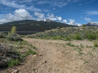 Colorado Landscape: A Tranquil Lake Surrounded by Mountains