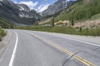 Colorado Mountain Pass: Scenic Highway through Stunning Landscapes