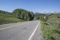 Colorado Mountain Road: Traversing the Beautiful Landscape