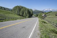 Colorado Mountain Road: Traversing the Beautiful Landscape