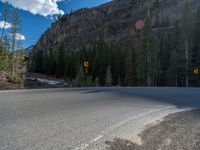 Colorado Road: Asphalt Surface with Mountain View