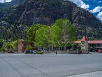 Colorado's Suburban Village: A Mountainous Landscape