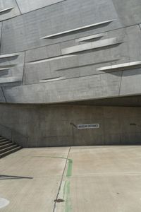 Concrete Building in Dallas: A Daylight View