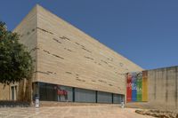 Córdoba Urban Museum under Clear Sky 001