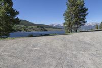 Crested Butte Road: Lake View and Nature