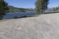 Crested Butte Road: Lake View and Nature