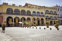 Cuba's La Habana: A Classic Architecture Facade