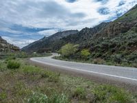 Curved Road in Utah: Explore the Majestic Mountain Scenery