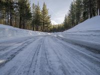 Dawn Drive: Asphalt Road in California, USA