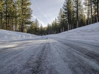 Dawn Drive: Asphalt Road in California, USA