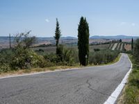 Daytime Landscape in Tuscany: Clear Sky and Natural Beauty