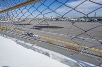 Daytona Beach: Tree-Lined Slopes Along the Highway