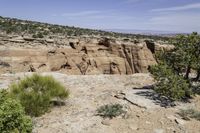 Desert Canyonlands: Stunning Mountain Views