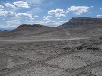 Desert Landscape in Utah: Clear Skies and Open Space