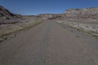 Desert Valley View in Utah: A Clear Sky Stretches to the Horizon