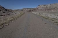 Desert Valley View in Utah: A Clear Sky Stretches to the Horizon