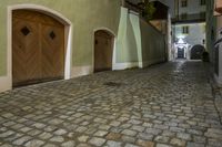 Elegant Home with Wooden Flooring on Cobblestone Street 001