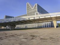 Elevated Business District in Zaragoza: Connecting Buildings with Bridge