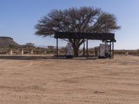 a shelter set up in the middle of a desert landscape with no trees on it