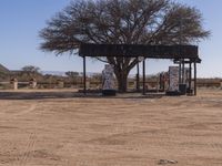 a shelter set up in the middle of a desert landscape with no trees on it