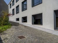 European Cobblestone Driveways in Porto's Urban Landscape