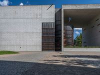 European Design: Concrete Walls in an Urban Space