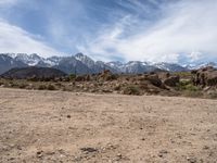 Exploring Alabama Hills: Majestic Mountains and Open Spaces