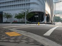 an intersection has traffic lights and building next to it for a pedestrian or cyclist crossing