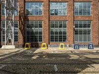 German Art District: Yellow Facade Urban 001