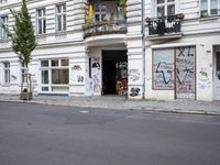 Germany's Urban Neighborhoods: Classic Architecture and Vibrant Walls