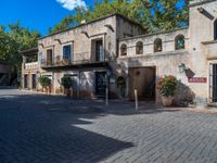 an old building is in a sunny day in a courtyard area of the old city