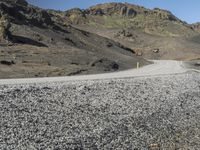 Iceland's Majestic Mountain Range: A Profile Against a Clear Sky