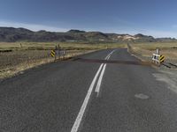 Iceland Mountain Road: Dirt Landscape