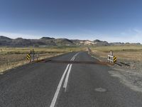 Iceland Mountain Road: Dirt Landscape