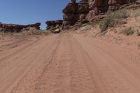 dirt and rocks are on the trail at the edge of a desert area in arizona