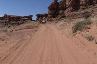 dirt and rocks are on the trail at the edge of a desert area in arizona