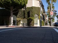 Street Life in Los Angeles: Bars and Restaurants Galore