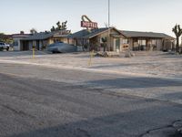 Experience Los Angeles: Motels Amid Desert Landscapes