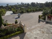 Los Angeles Residential Area: Explore the Classic Mansion