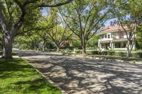 Residential Home in Los Angeles: Walkway and Beautiful Landscape