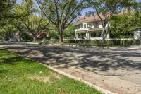 Residential Home in Los Angeles: Walkway and Beautiful Landscape