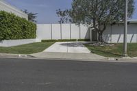 Suburban Road in Los Angeles: Embracing Modern Architecture