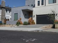 Los Angeles Villa: A Clear Sky Entryway